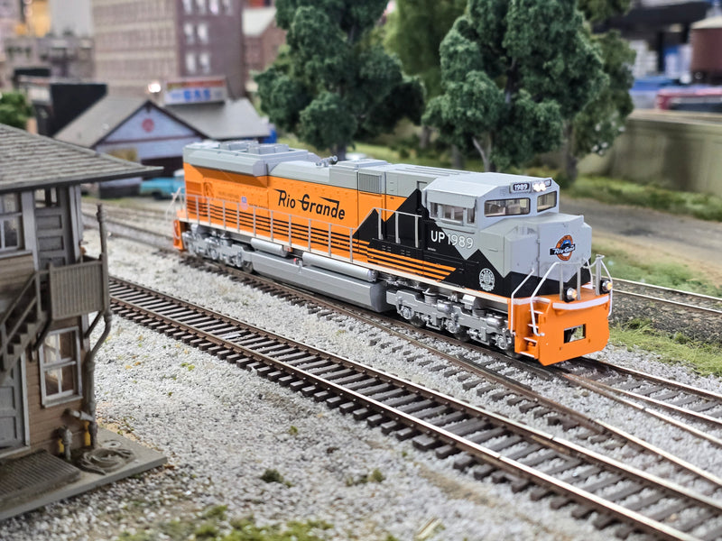 Walthers Mainline HO Scale EMD SD70ACe Union Pacific D&RGW Heritage 1989 - USED with DCC