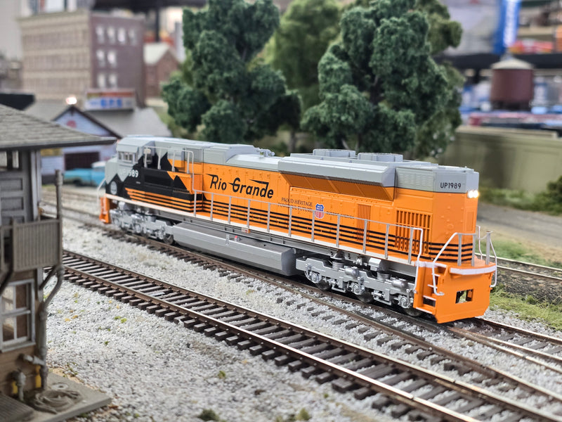 Walthers Mainline HO Scale EMD SD70ACe Union Pacific D&RGW Heritage 1989 - USED with DCC