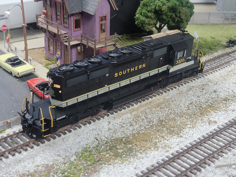 ScaleTrains 31291 HO Scale EMD High Hood SD40-2 Southern (Dulux) 3320 - Like New USED