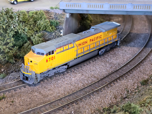 Kato 176-7006 N Scale GE AC4400CW Union Pacific UP 6701 - USED