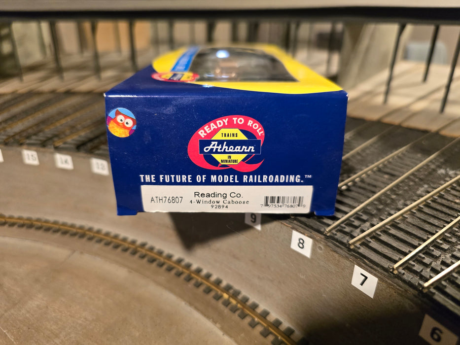Athearn 76807 HO Scale 4 Window Caboose Reading RDG 92894 - NOS