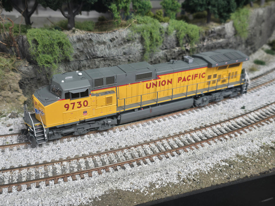 Athearn Genesis 2.0 G31524 HO Scale Dash 9-44CW Union Pacific UP 9730 w/DCC - Like New USED