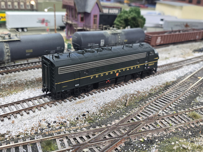 Walthers Proto 920-42519 HO Scale EMD FP7 Diesel Pennsylvania PRR 9867A DCC Sound - Like New USED
