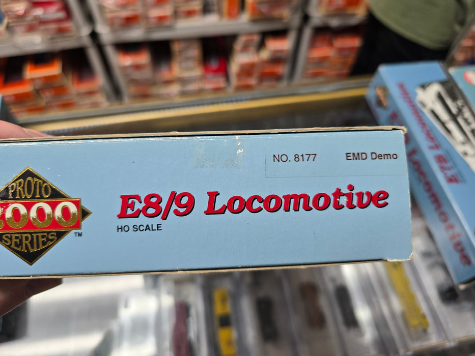 Proto 2000 433-8177 HO Scale EMD E8/9 Diesel Demonstrator - Pre-Owned