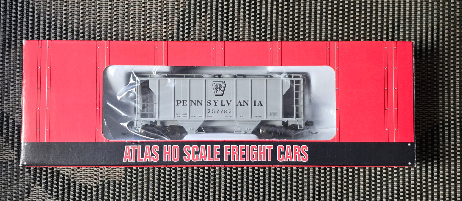 Atlas HO Scale PS-2 Covered Hopper Pennsylvania PRR 257785 - Like New