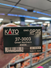 Kato 37-3003 HO Scale EMD GP35 Phase 1C Diesel Great Northern GN 3036 - Like New USED