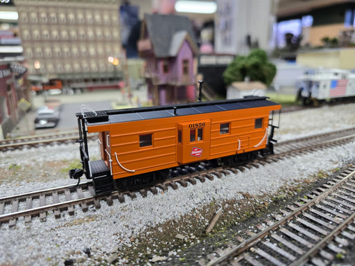 Walthers Platinum Line HO Scale Bay Rib Side Bay Window Caboose MILW 01856 - NOS