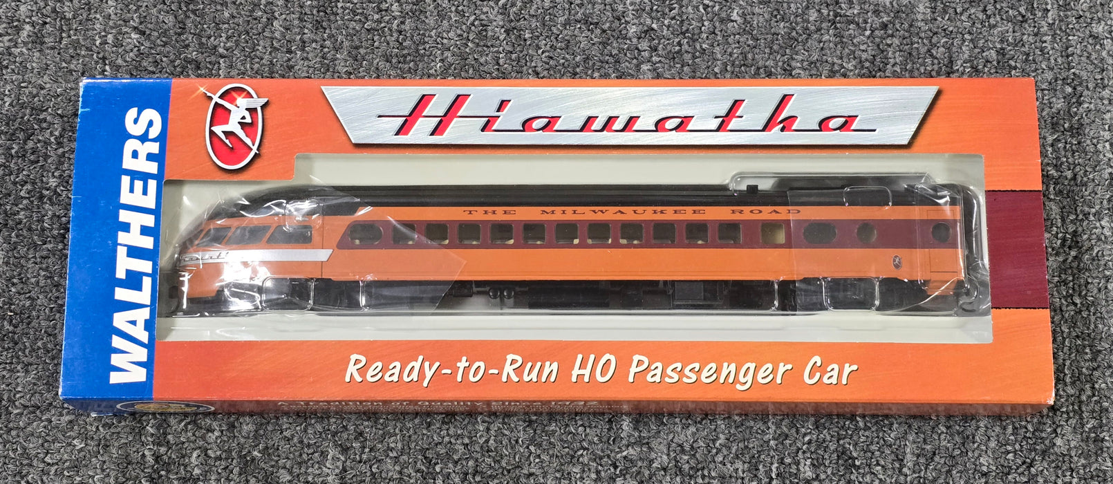 Walthers 932-9206 HO Scale 1955 Hiawatha Skytop Lounge Observation MILW - NOS