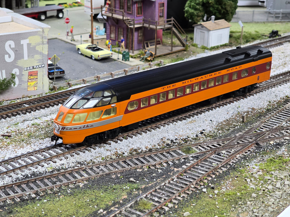 Walthers 932-9206 HO Scale 1955 Hiawatha Skytop Lounge Observation MILW - NOS