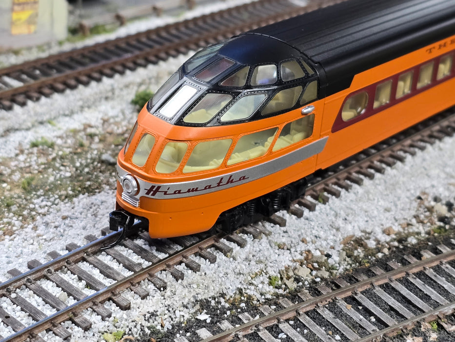 Walthers 932-9206 HO Scale 1955 Hiawatha Skytop Lounge Observation MILW - NOS