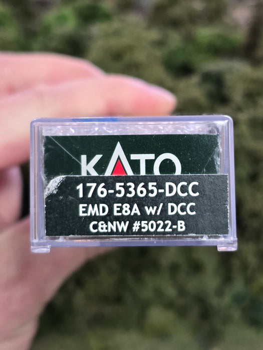 Kato 176-5365DCC N Scale EMD E8 CNW 5022-B - DCC (USED)