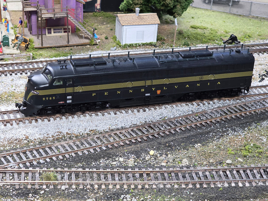 BLI 457 HO Scale EMD E8A Pennsylvania PRR 5765 - USED (with DCC/QSI Sound)