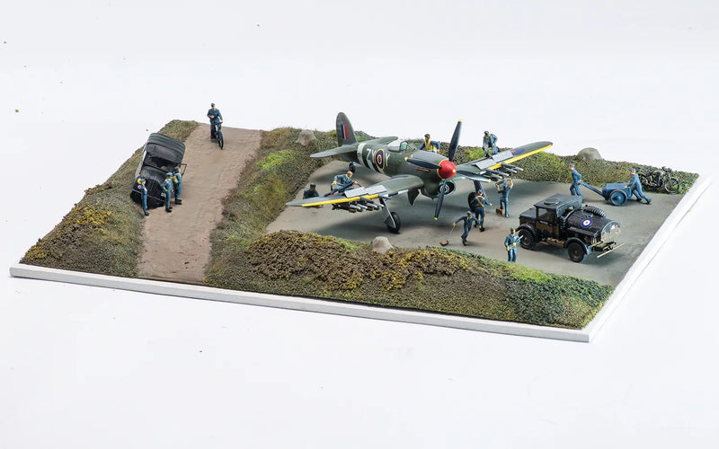 AIRFIX A50157A 1/72 D-Day Air Assault Gift Set (With Paint & Glue)