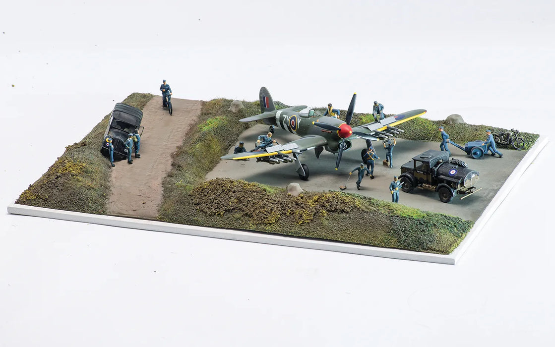 AIRFIX A50157A 1/72 D-Day Air Assault Gift Set (With Paint & Glue)