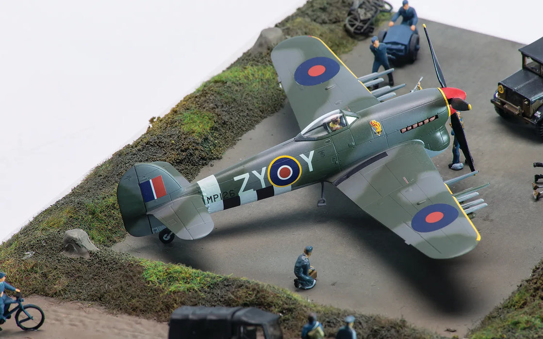 AIRFIX A50157A 1/72 D-Day Air Assault Gift Set (With Paint & Glue)