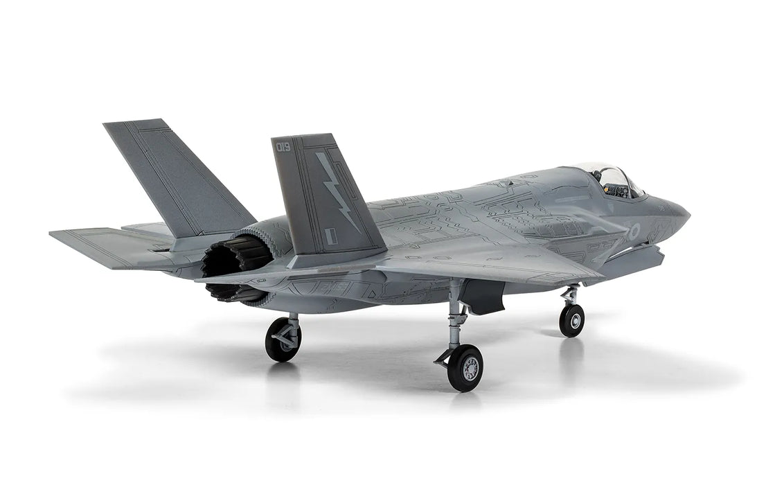 AIRFIX A55010 1/72 F35B Lightning II Combat Large Starter Set (With Paint & Glue)