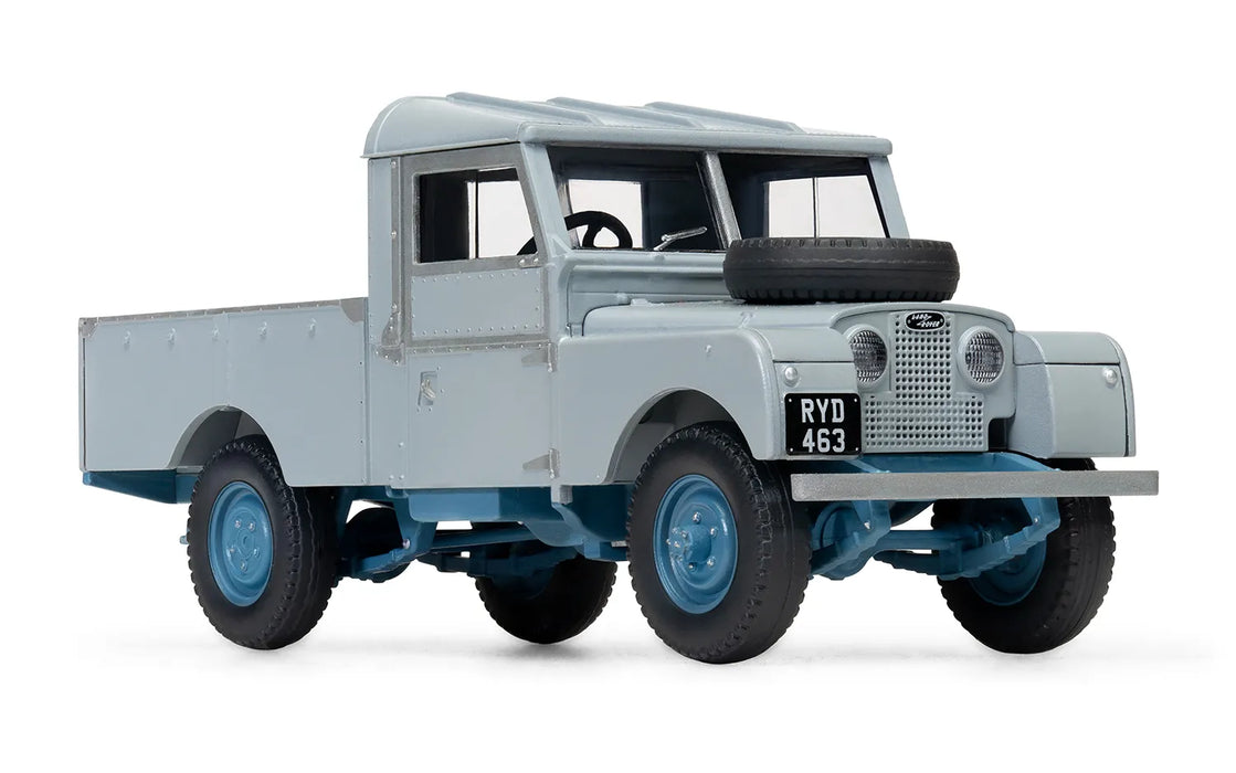 AIRFIX A55012 1/43 Land Rover Series 1 Pickup Truck Small Starter Set (With Paint & Glue)