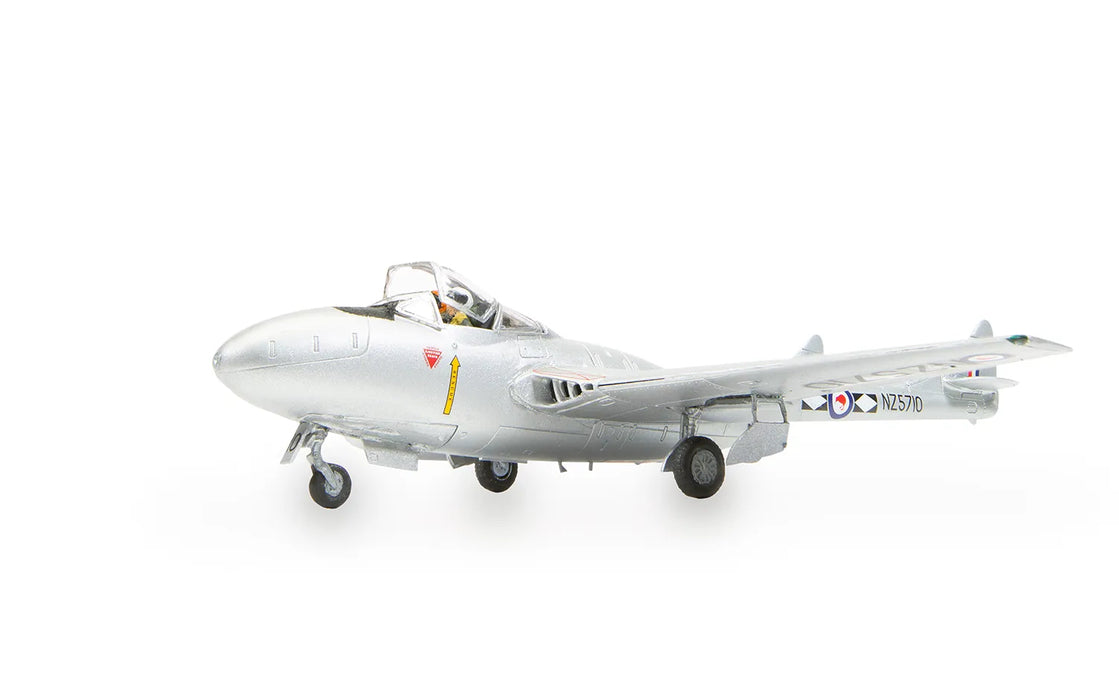 AIRFIX A55204A 1/72 DeHavilland Vampire T11 Aircraft Medium Starter Set (With Paint & Glue)