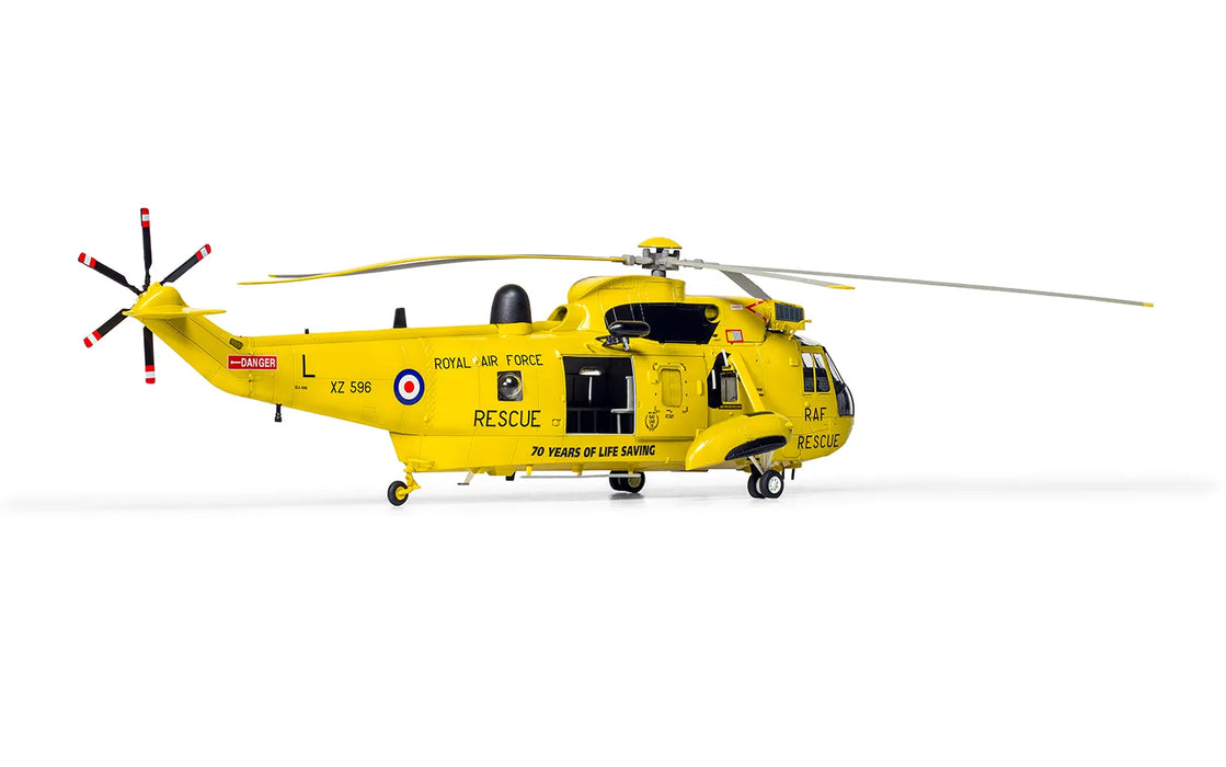 AIRFIX A55307B 1/72 Westland Sea King HAR3 Helicopter Large Starter Set (With Paint & Glue)