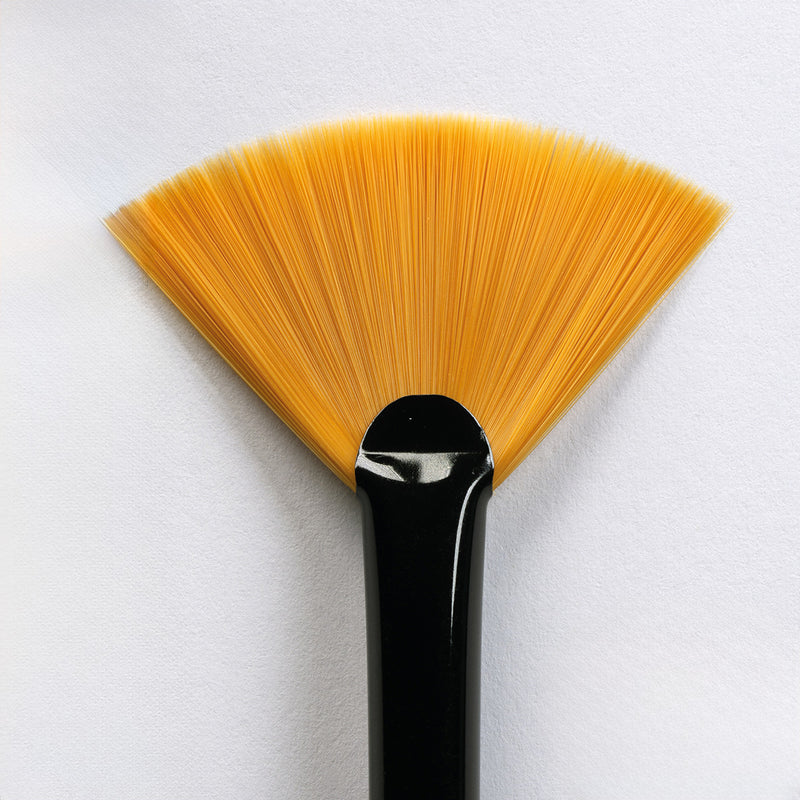 AK Interactive B017 Fan Shape Synthetic Brush