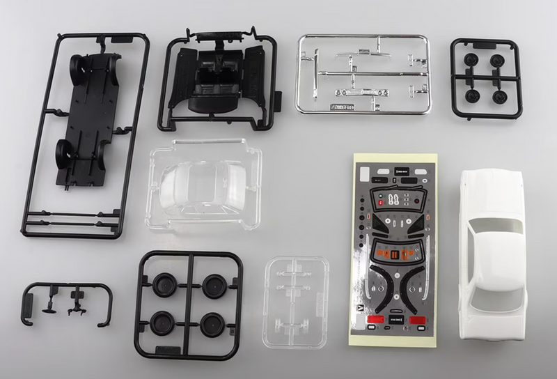 Aoshima 05883 1/32 The Snap Kit #09-B White Nissan Skyline 2000GT-R
