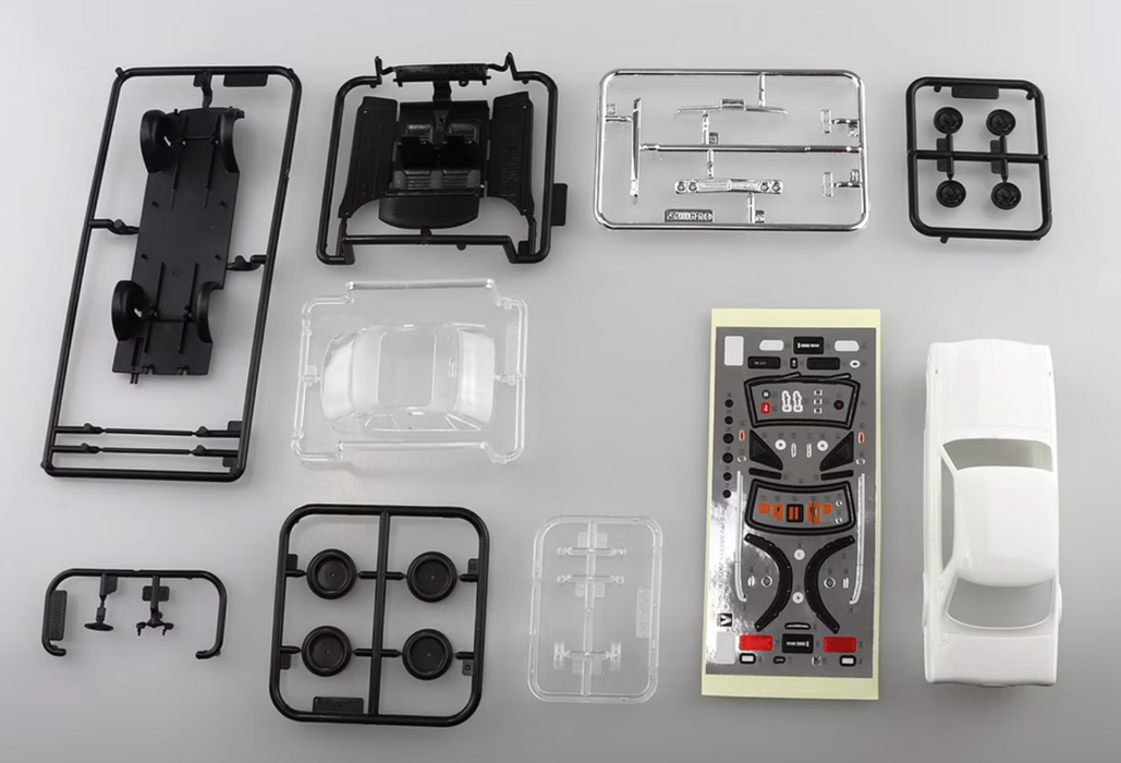 Aoshima 05883 1/32 The Snap Kit #09-B White Nissan Skyline 2000GT-R