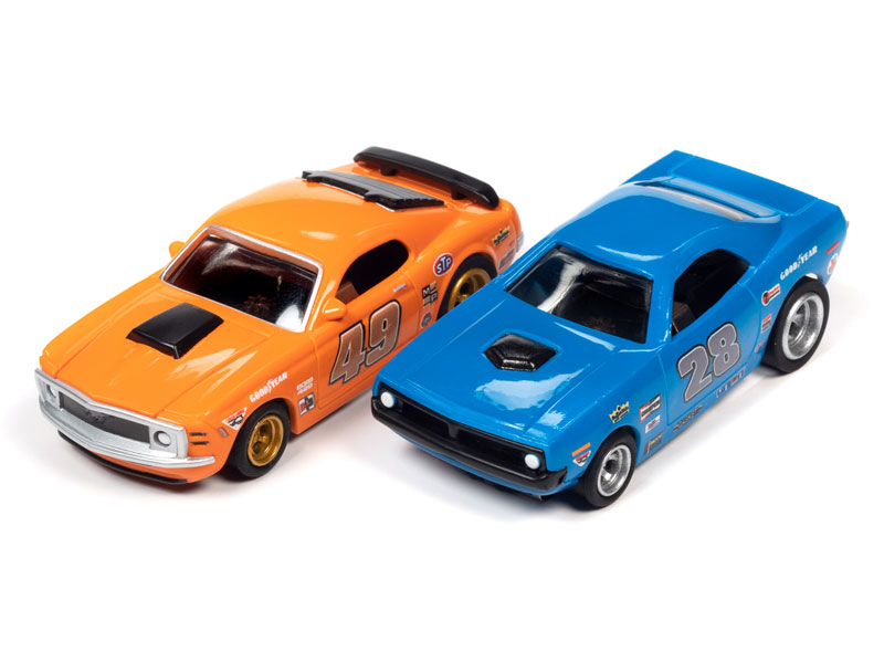 Auto World SRS351 HO Scale 1970 CrossTrax Road Course 9′ Slot Car Race Set