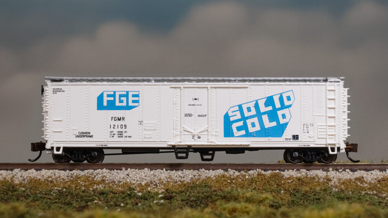 Bachmann 17962 N Scale 50' Steel Reefer Fruit Growers Express "Solid Cold" FGE 12109