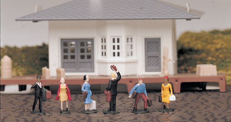 Bachmann 42330 HO Scale Waiting Passengers Figures