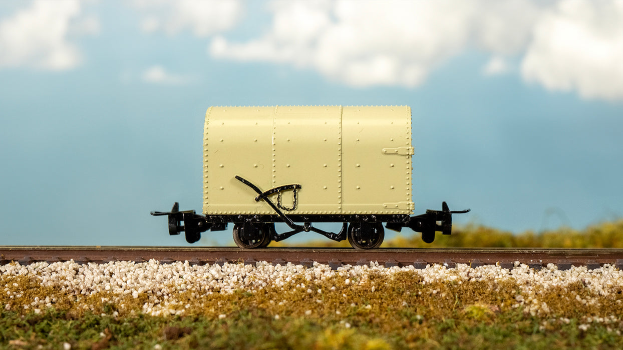 Bachmann 77313 HO Scale Thomas & Friends Narrow Gauge Gunpowder Wagon - Tan (Runs on N Scale Track)