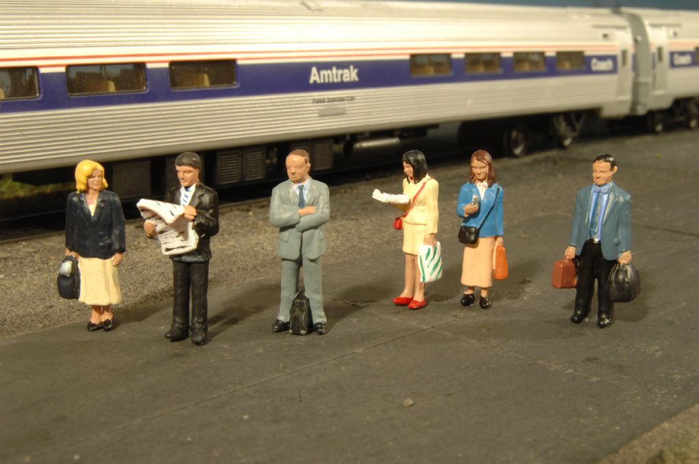 Bachmann SceneScapes 33160 O Scale Standing Platform Passengers Figures (6 Pack)