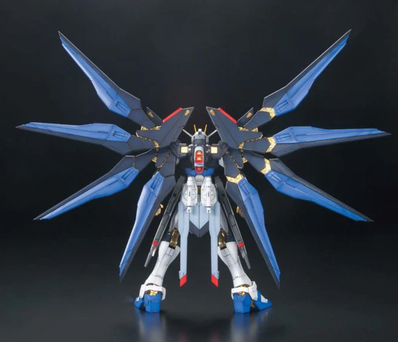 Bandai 2000634 1/100 MG Strike Freedom Gundam Full Burst Mode Mobile Suit (Gundam SEED)