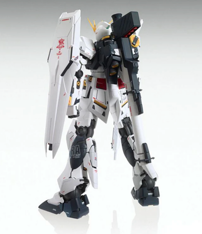 Bandai 2167683 1/100 MG RX-93 Nu Gundam (Ver. Ka) 'Char's Counterattack'