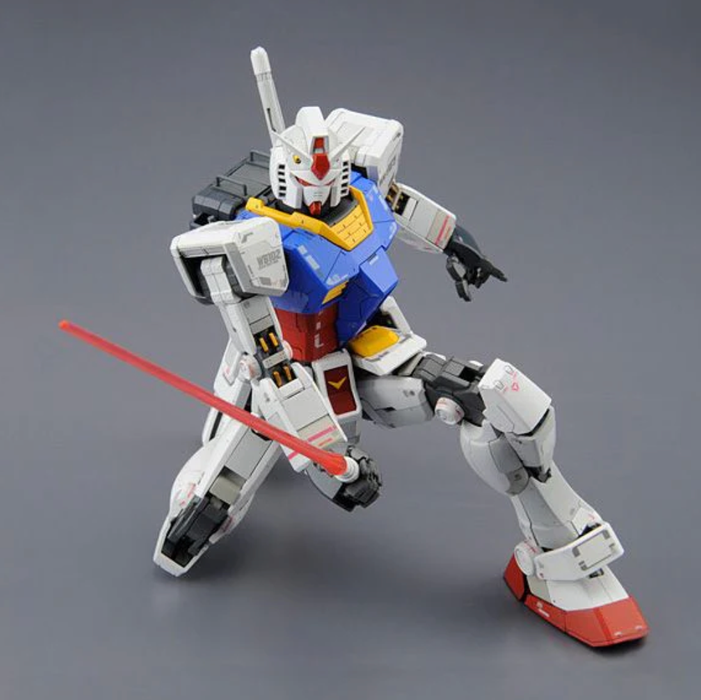 Bandai 2210344 1/100 MG RX-78-2 Gundam (Version 3.0) Mobile Suit Gundam