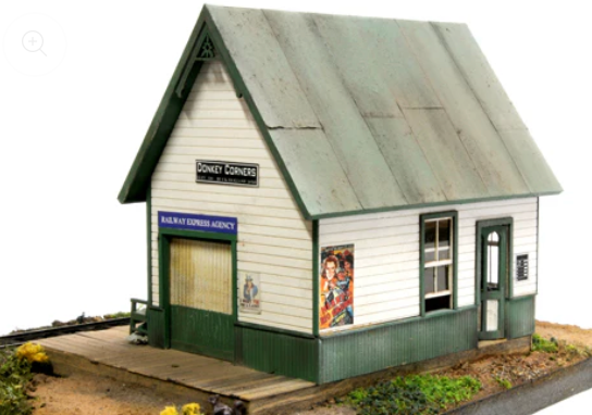 Banta Modelworks 2108 HO Scale Donkey Corners Depot Craftsman Kit