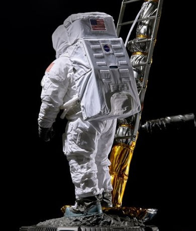 Blitzway 47946 1/4 Scale 1969 Apollo 11 First Moon Landing Astronaut Statue