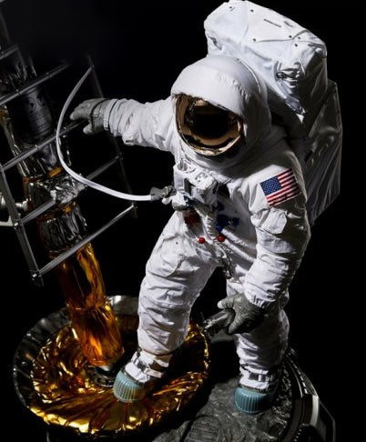 Blitzway 47946 1/4 Scale 1969 Apollo 11 First Moon Landing Astronaut Statue