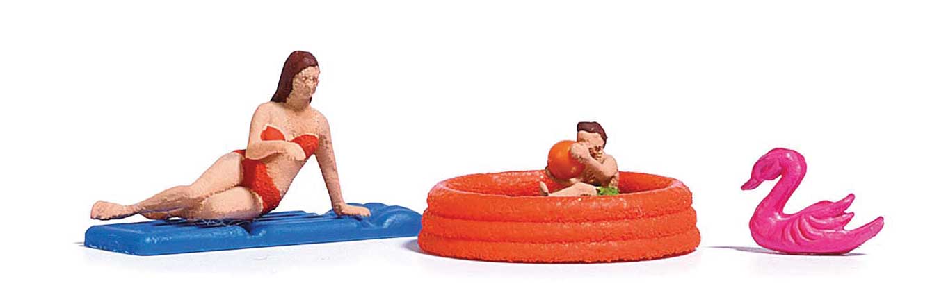 Busch 7862 HO Scale Wading Pool with Figures and Inflatable Toy
