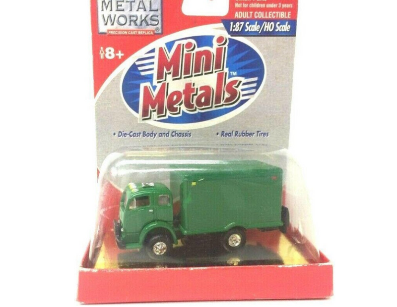 Classic Metal Works 30111 HO Scale '53 White 3000 Box Truck - Green