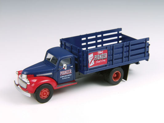 Classic Metal Works 30375 HO Scale 1941/46 Chevy Stakebed Truck - Pioneer Corn Company