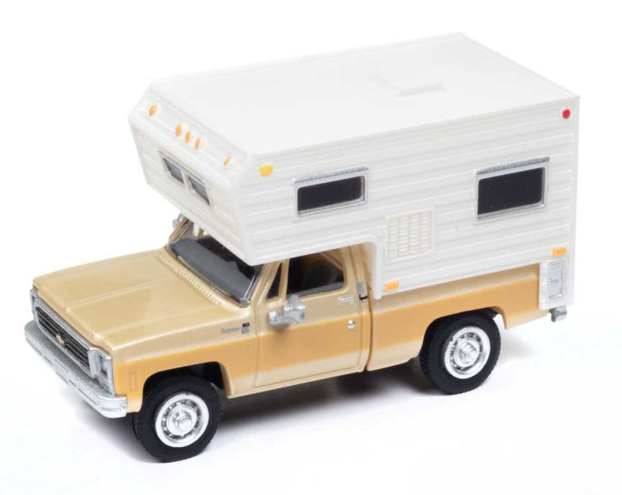 Classic Metal Works 30673 HO Scale 1977 Chevrolet Fleetside Pickup Truck with Camper Buckskin