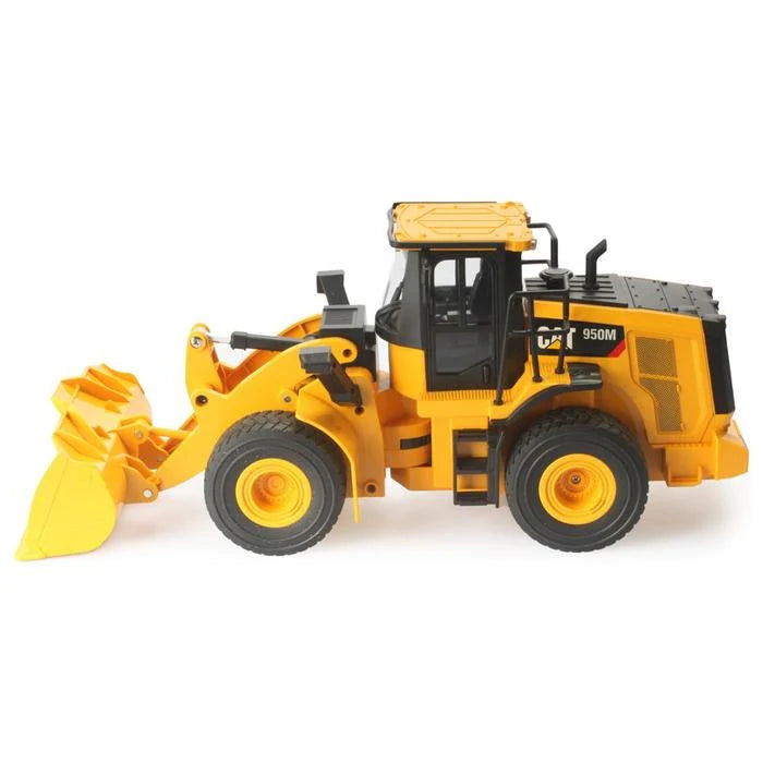 Diecast Masters 25003 CAT 1/24 Scale RC 950M Wheel Loader