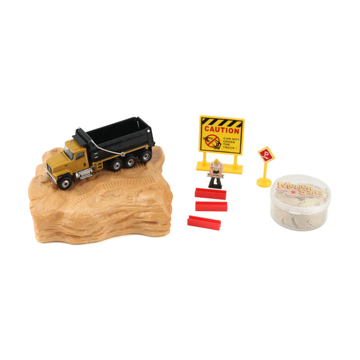 Diecast Masters 84556 Earth Mover 1/87 Cat® CT681 Dump Truck Playset