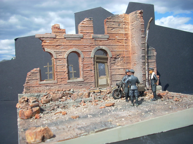 Dioramas Plus 19 1/35 Italian Street Ruined Building Front with Inclined Base (8"x10.5")