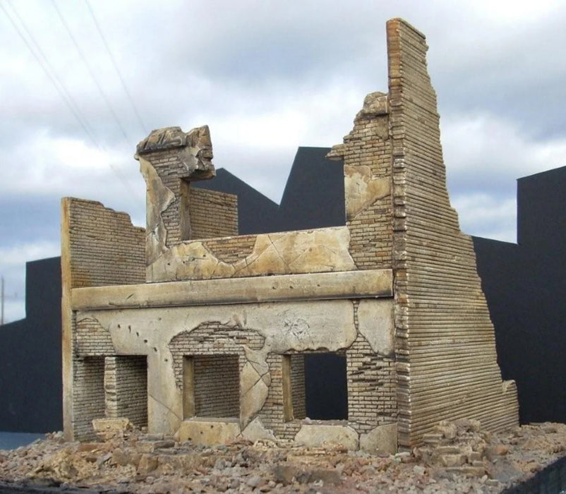 Dioramas Plus 7 1/35 Ruined 2-Story Brick Apartment Building (8"x9"x9")