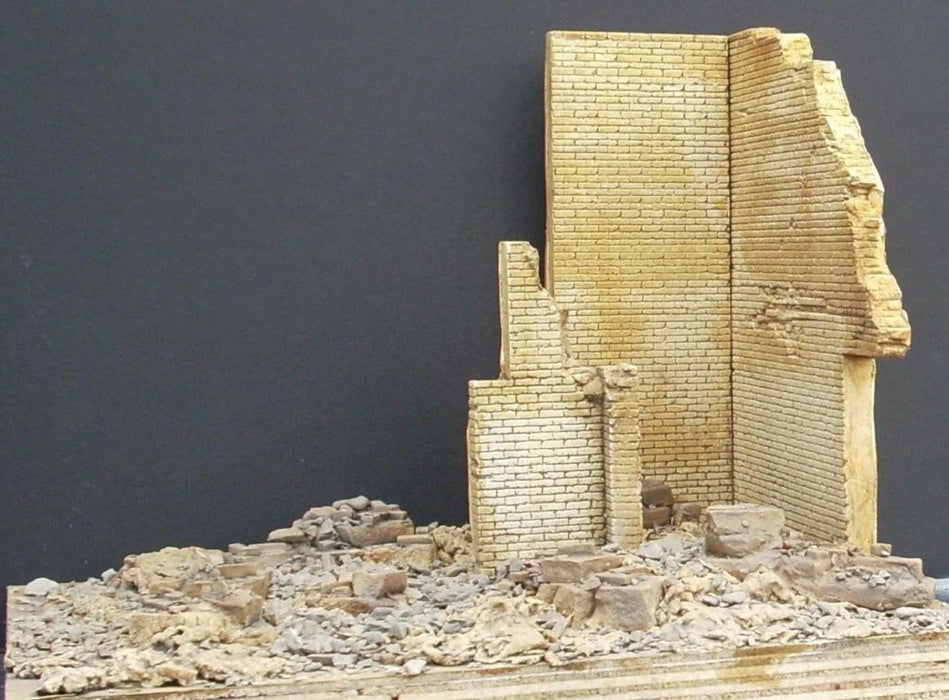 Dioramas Plus 9 1/35 Ruined Brick Corner Building Section (5"x4"x6")