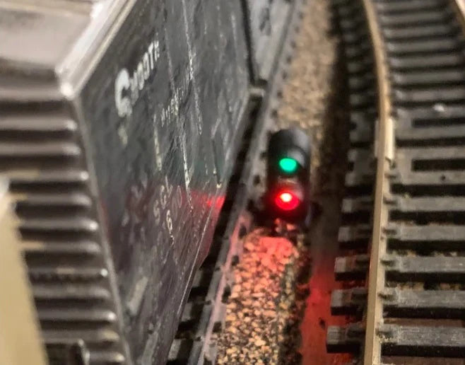 Dwarvin DVFLBS201 N Scale Fiber-Lit 2-Color Dwarf Signal (Single)