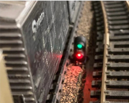 Dwarvin DVFLBS301 O Scale Fiber-Lit 2 Color Dwarf Signal (Single)