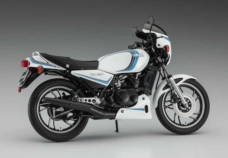 Hasegawa 21758 1/12 Yamaha RZ250 (4L3) Motorcycle with Cowl (1982) Model Kit