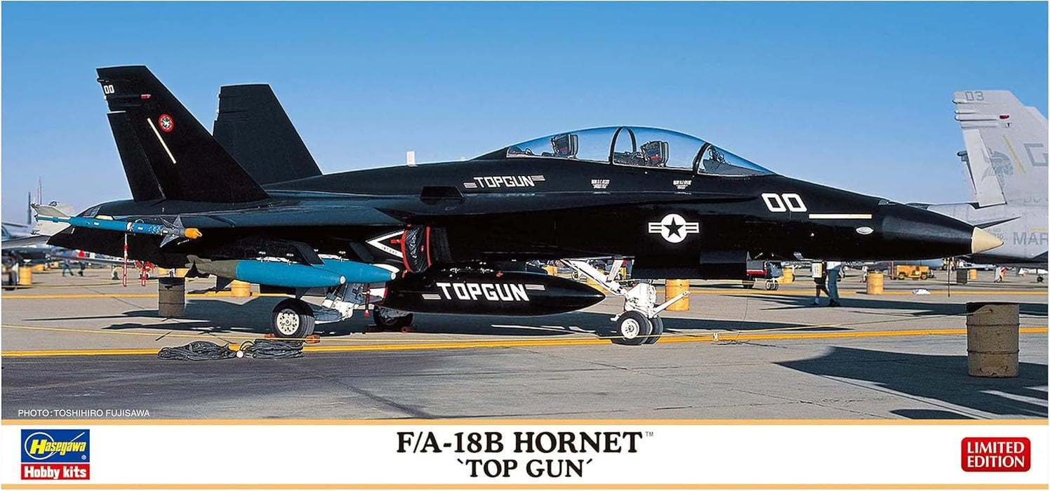 Hasegawa 2436 1/72 F/A-18B Hornet `Top Gun´ Model Aircraft Kit